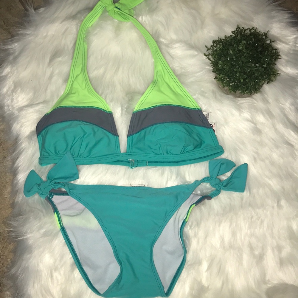 NWOT “SO”HALTER TOP BIKINI